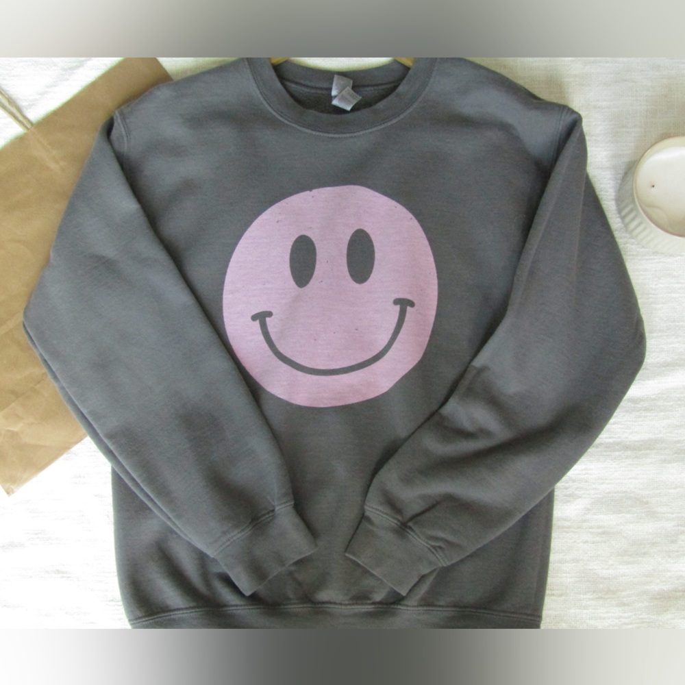 Gildan graphic crewneck in the size small.
